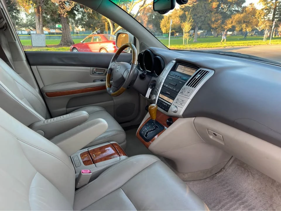 2004 Lexus RX 2nd Gen - Image 10 of 14