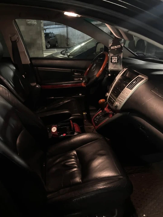2004 Lexus RX 2nd Gen - Image 10 of 11