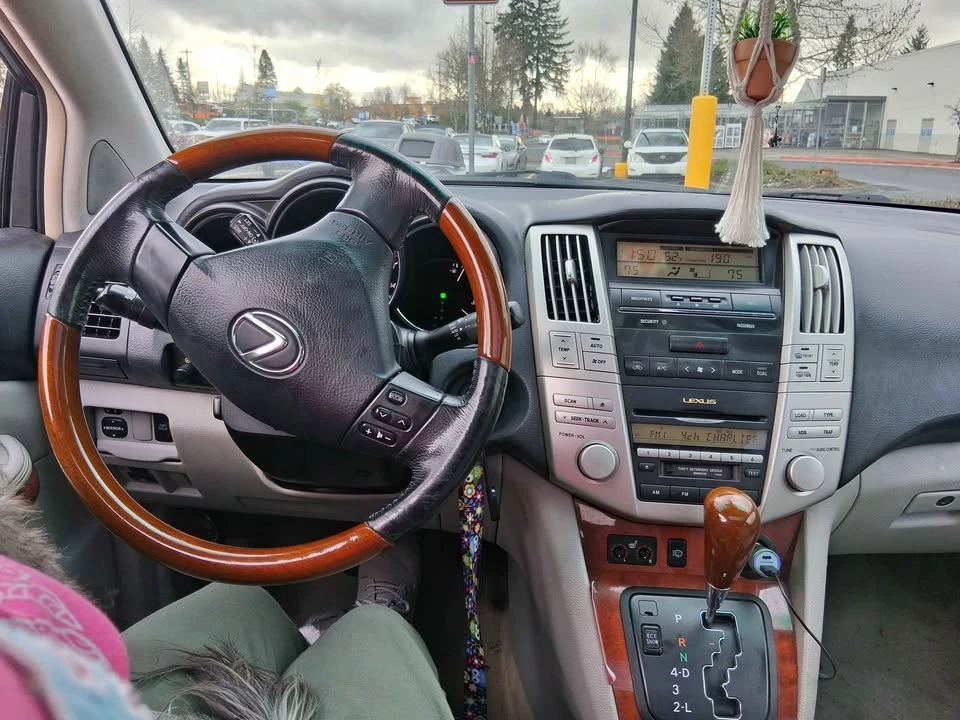 2004 Lexus RX 2nd Gen - Image 8 of 13