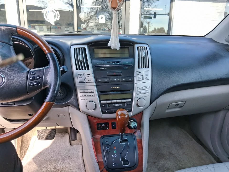 2004 Lexus RX 2nd Gen - Image 11 of 13