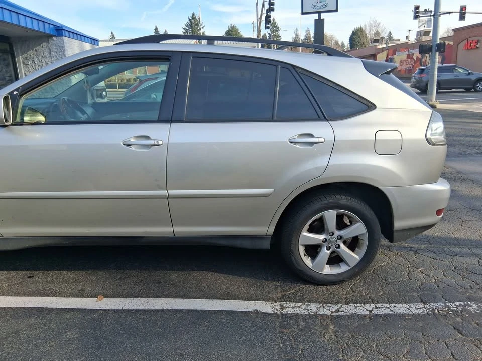 2004 Lexus RX 2nd Gen - Image 4 of 13