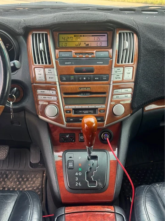 2004 Lexus RX 2nd Gen - Image 14 of 16
