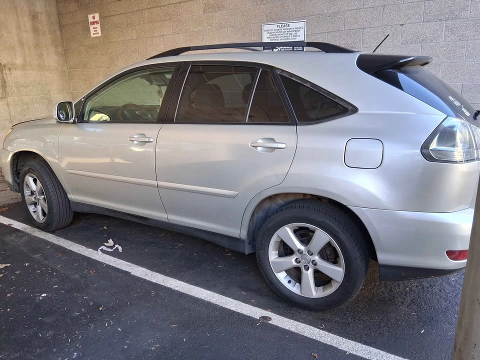 2004 Lexus RX 2nd Gen - Image 7 of 13