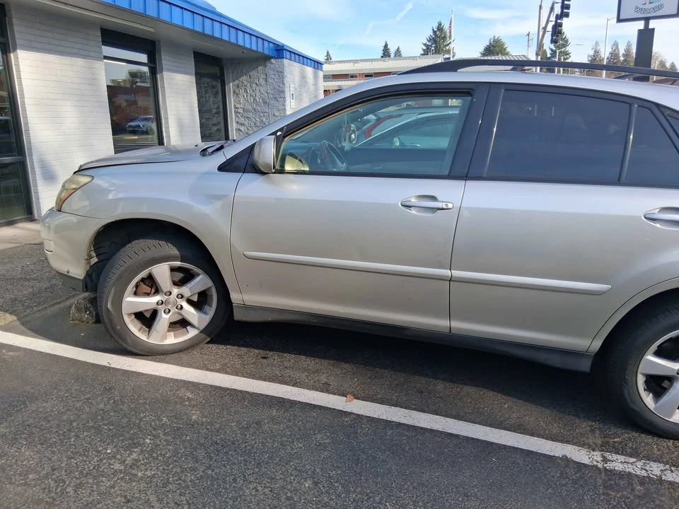 2004 Lexus RX 2nd Gen - Image 3 of 13