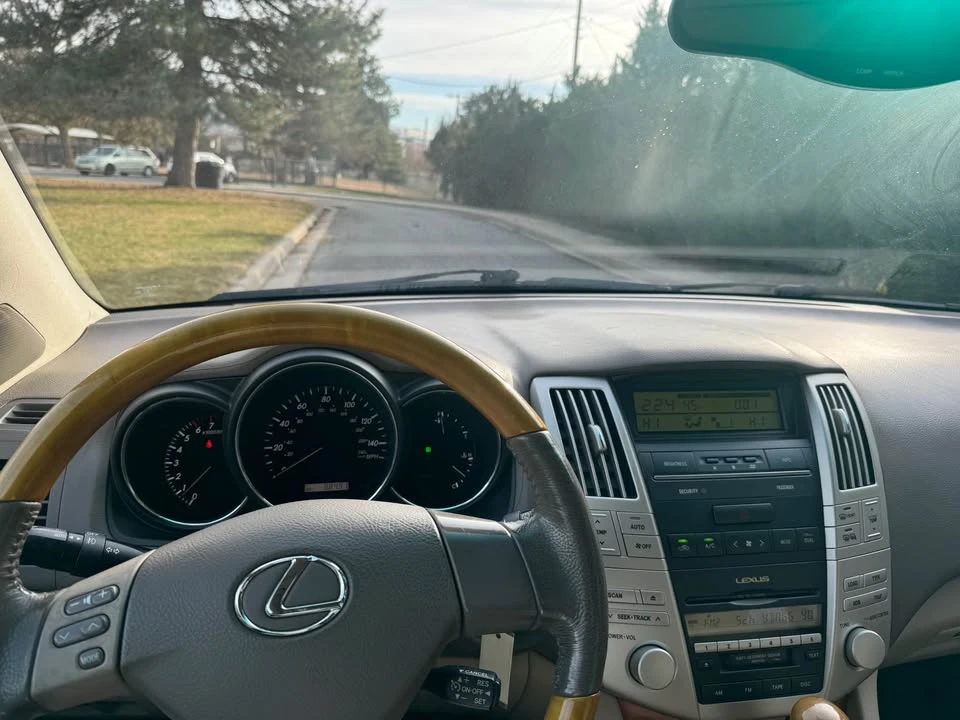 2004 Lexus RX 2nd Gen - Image 11 of 13