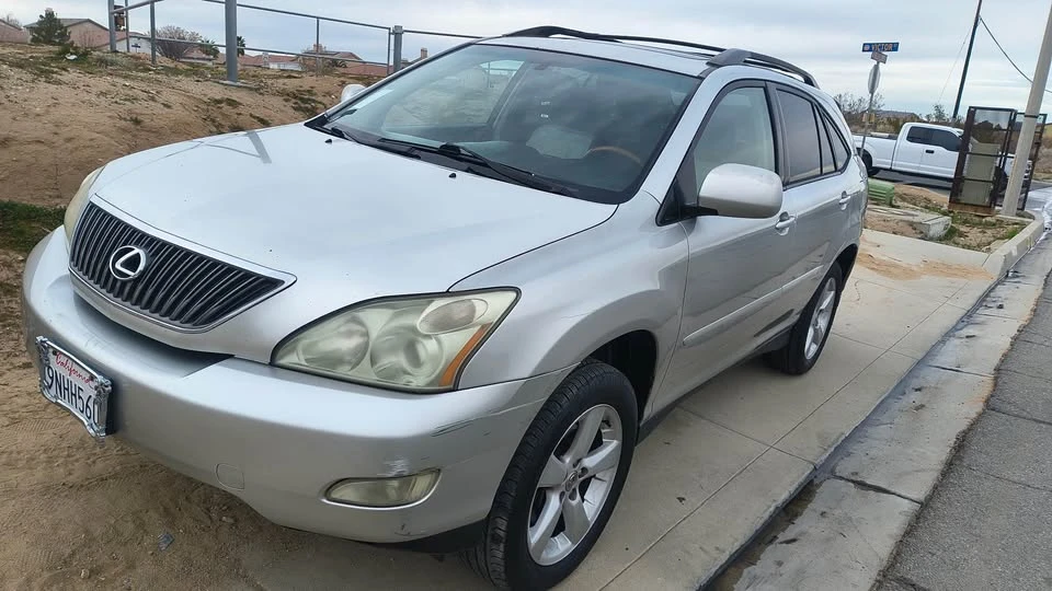 2004 Lexus RX 2nd Gen - Image 8 of 12