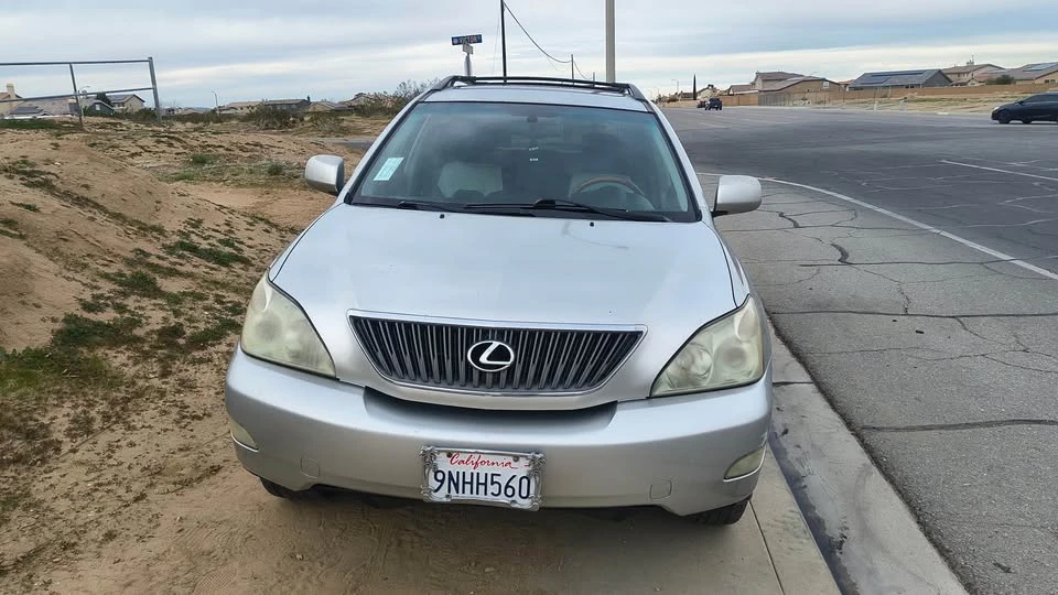 2004 Lexus RX 2nd Gen - Image 2 of 12