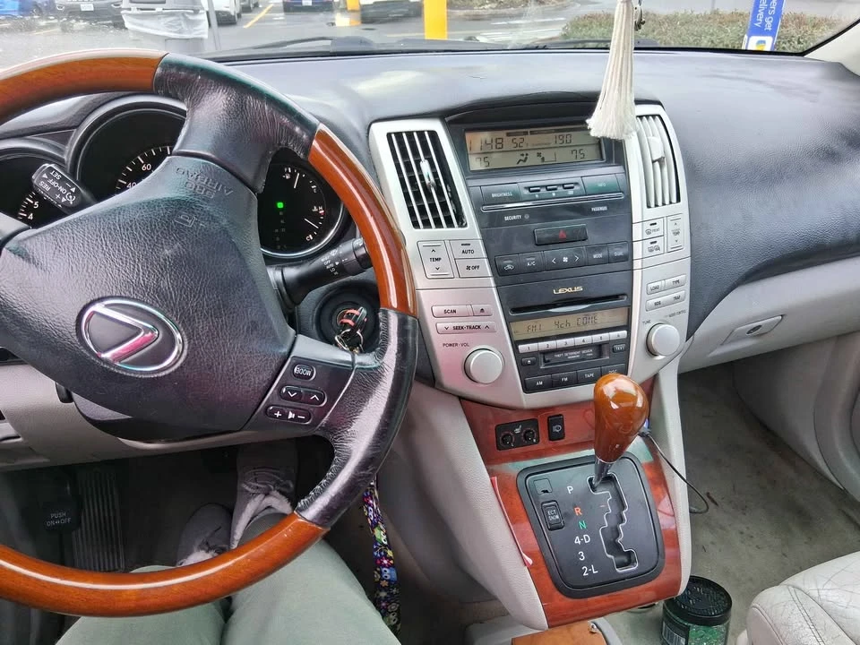 2004 Lexus RX 2nd Gen - Image 9 of 13