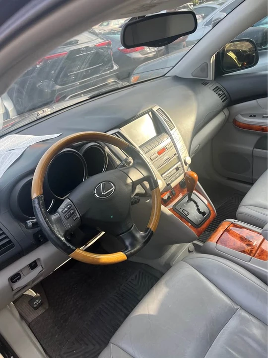 2004 Lexus RX 2nd Gen - Image 3 of 4