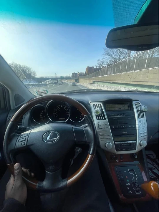 2004 Lexus RX 2nd Gen - Image 7 of 11