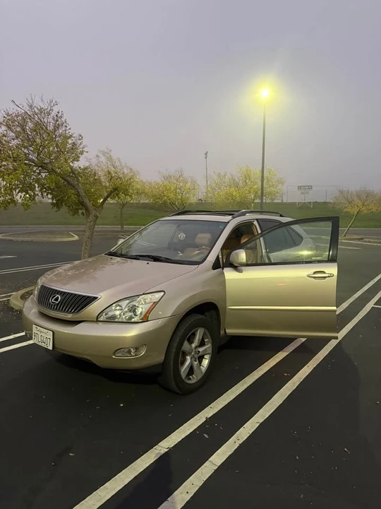 2004 Lexus RX 2nd Gen - Image 4 of 7