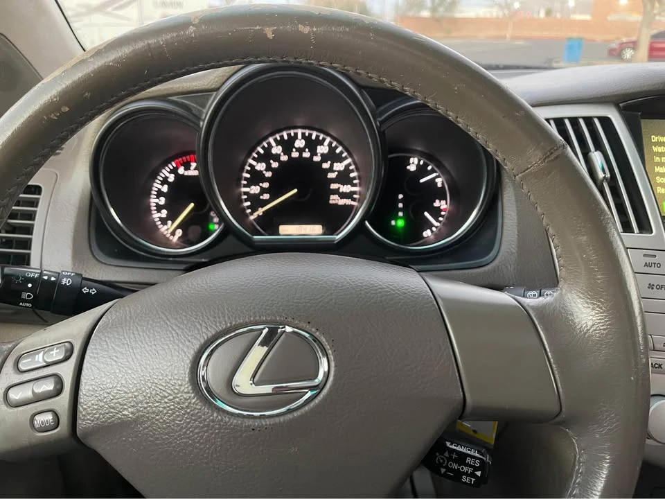 2004 Lexus RX 2nd Gen - Image 11 of 12