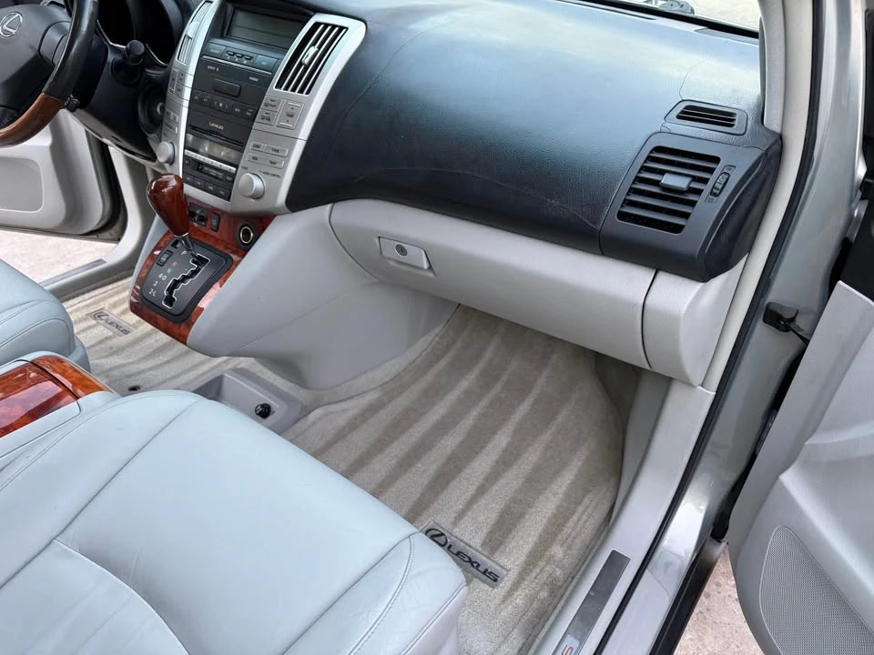 2004 Lexus RX 2nd Gen - Image 9 of 13