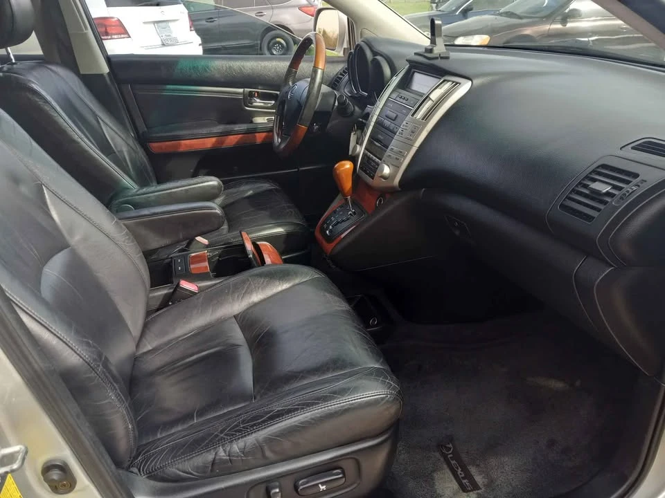 2004 Lexus RX 2nd Gen - Image 4 of 10
