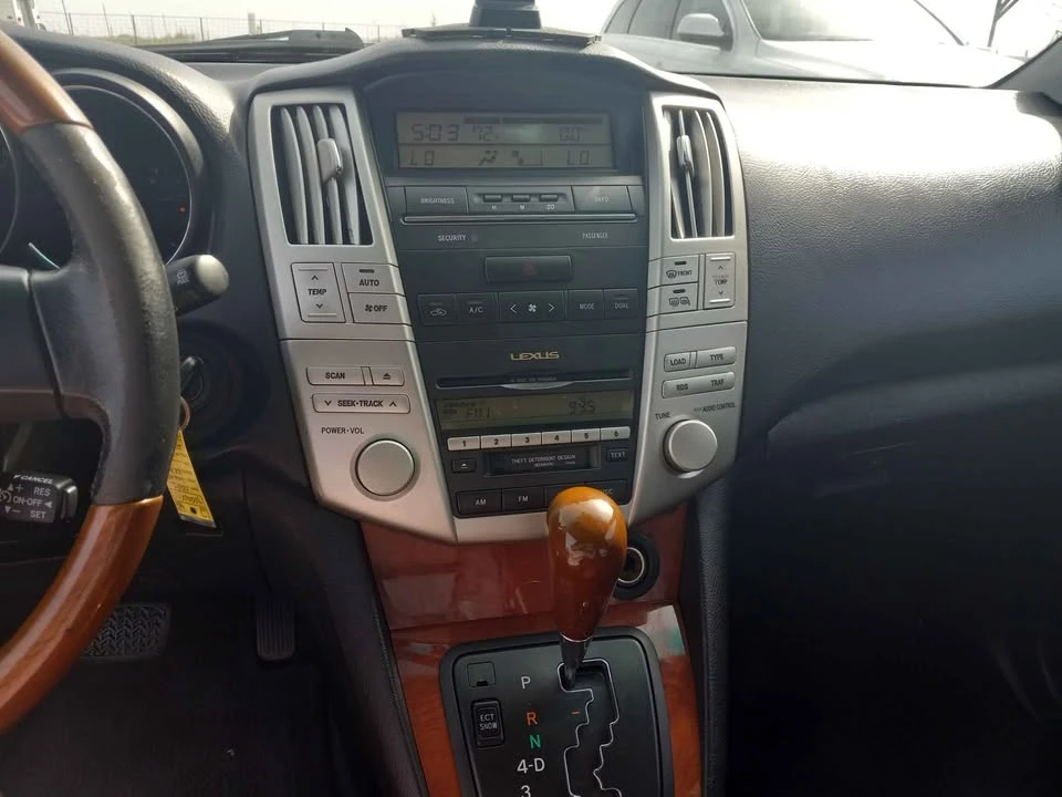 2004 Lexus RX 2nd Gen - Image 7 of 10