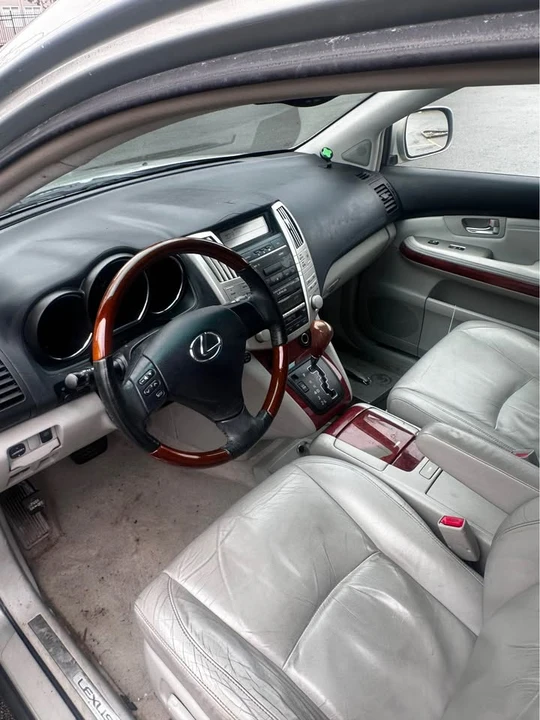 2004 Lexus RX 2nd Gen - Image 5 of 7