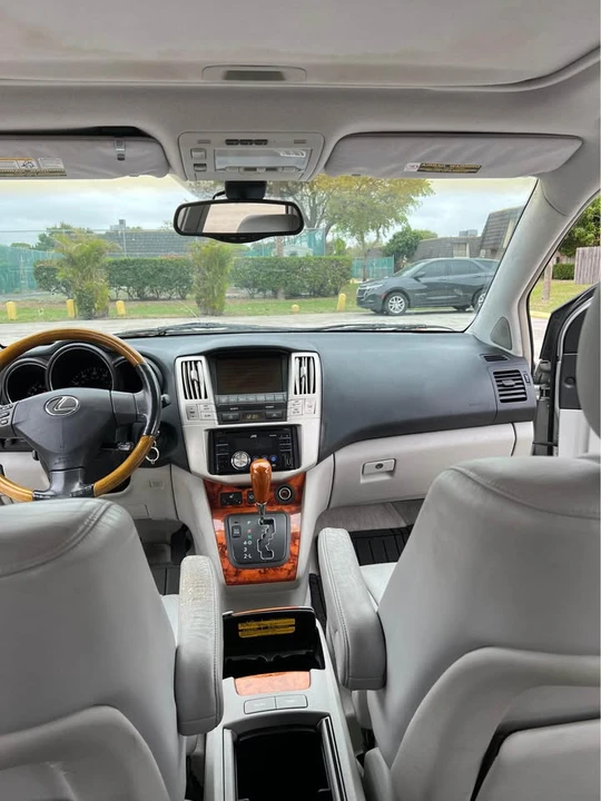 2004 Lexus RX 2nd Gen - Image 6 of 11