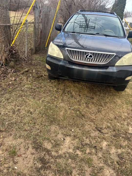 2004 Lexus RX 2nd Gen - Image 2 of 4