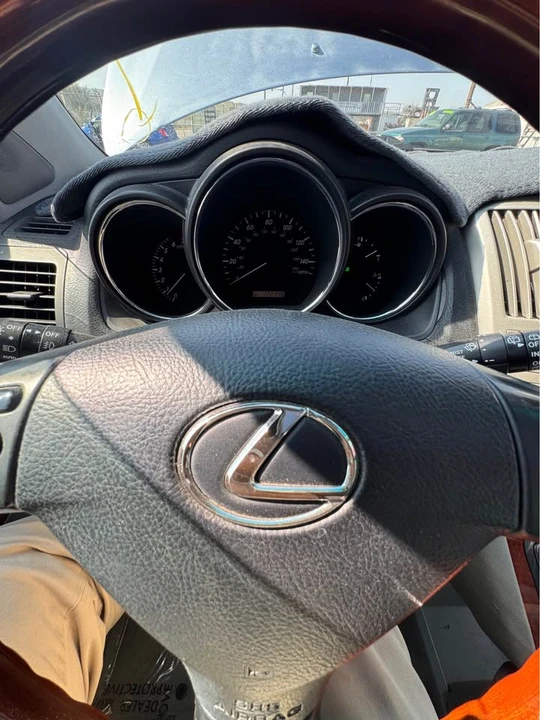 2004 Lexus RX 2nd Gen - Image 8 of 16