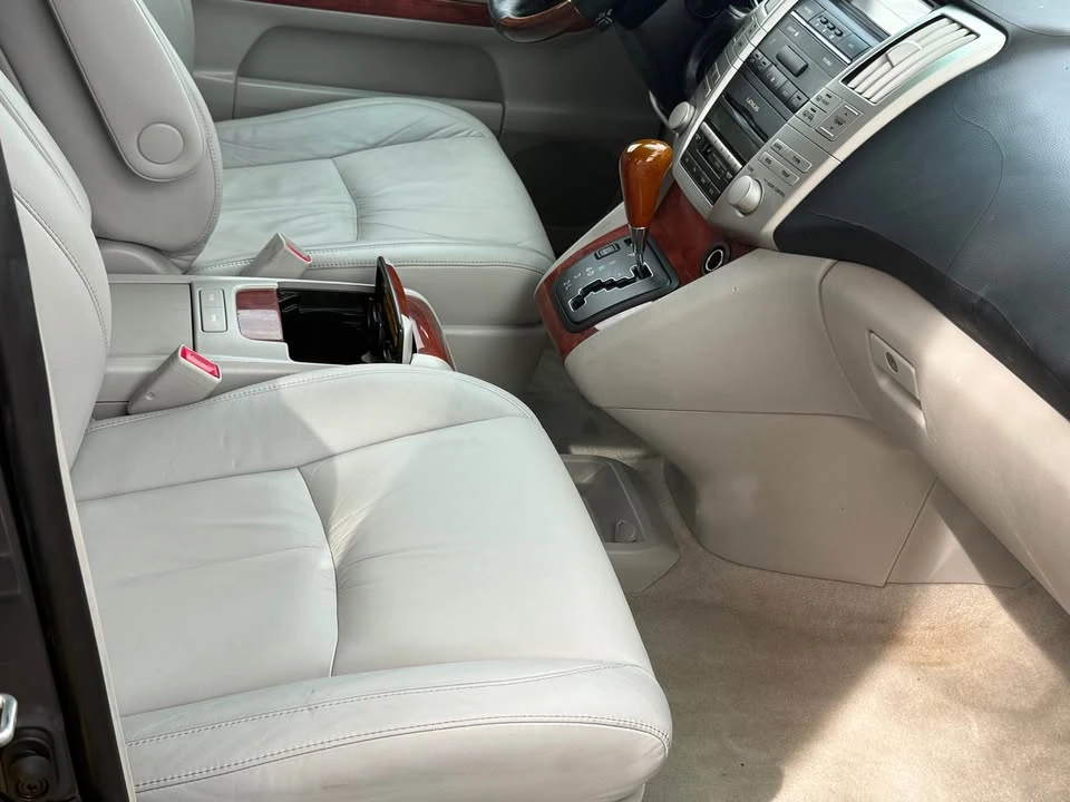 2004 Lexus RX 2nd Gen - Image 9 of 13