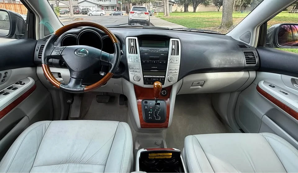 2004 Lexus RX 2nd Gen - Image 12 of 13