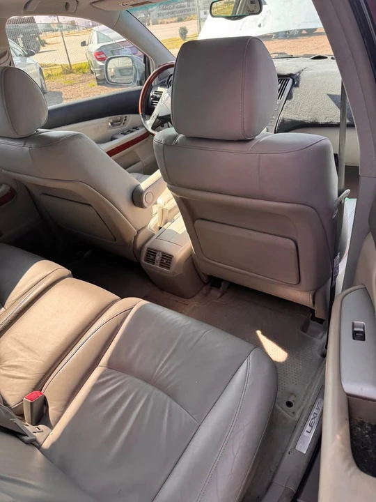 2004 Lexus RX 2nd Gen - Image 15 of 16