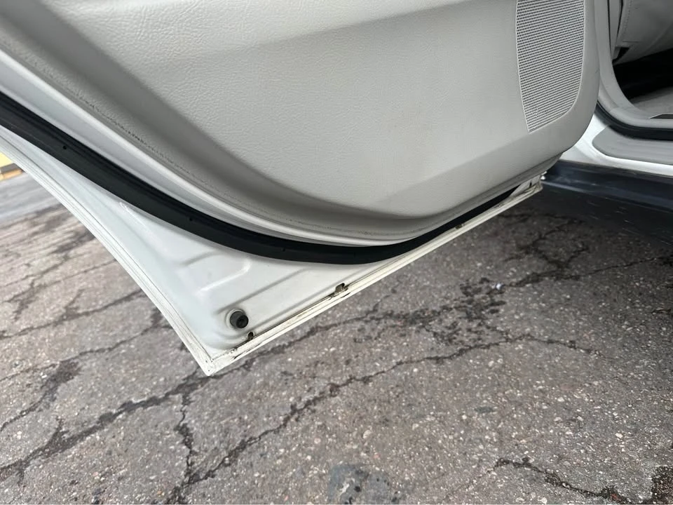 2004 Lexus RX 2nd Gen - Image 12 of 20
