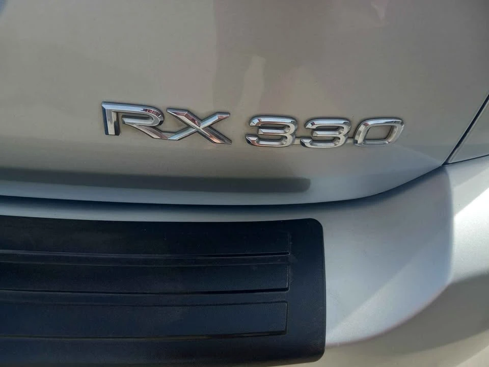 2004 Lexus RX 2nd Gen - Image 9 of 10