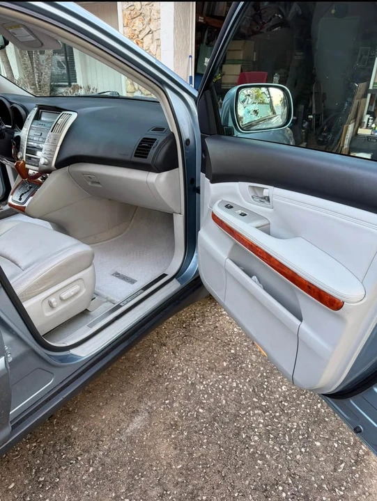 2004 Lexus RX 2nd Gen - Image 13 of 18