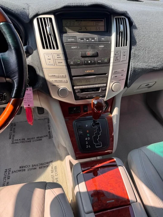 2004 Lexus RX 2nd Gen - Image 11 of 16