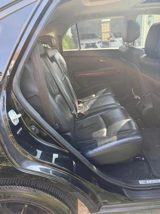 2004 Lexus RX 2nd Gen - Image 11 of 19
