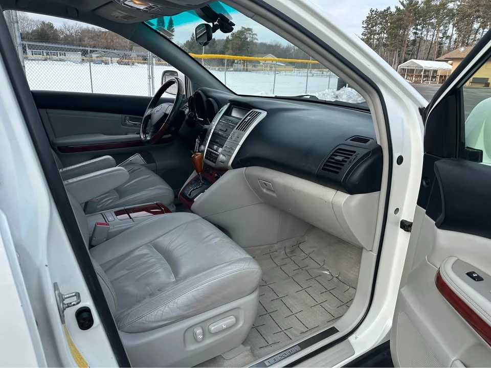 2004 Lexus RX 2nd Gen - Image 16 of 20