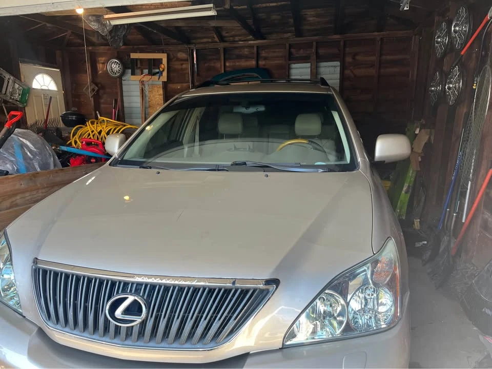 2004 Lexus RX 2nd Gen - Image 2 of 4