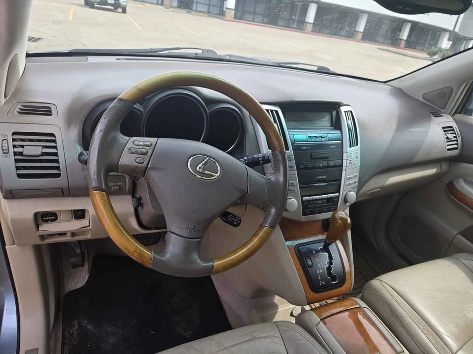 2004 Lexus RX 2nd Gen - Image 4 of 10