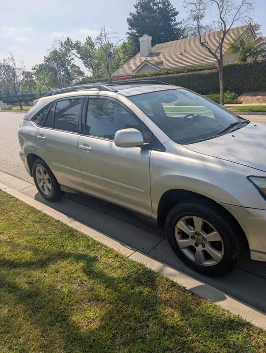 2004 Lexus RX 2nd Gen - Image 5 of 10