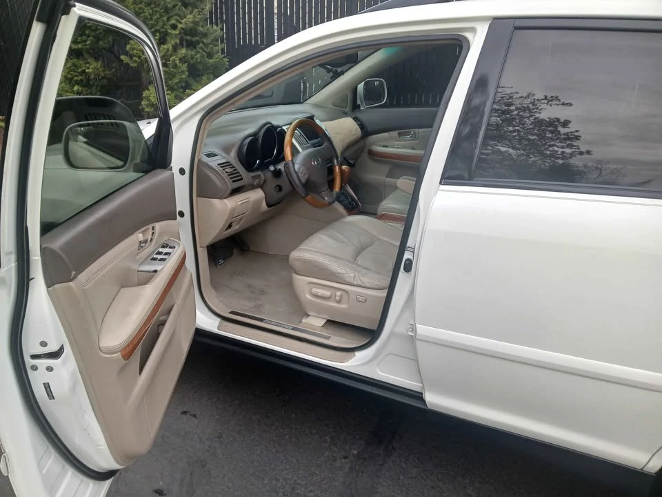 2004 Lexus RX 2nd Gen - Image 13 of 14