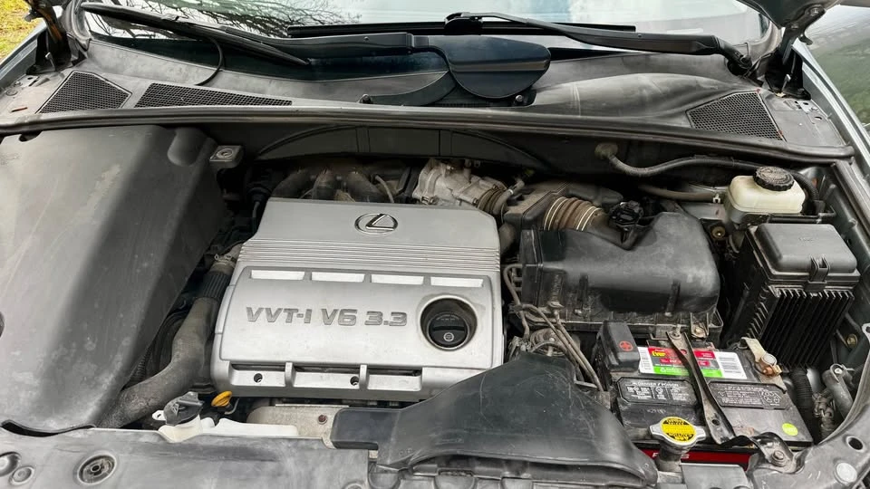 2004 Lexus RX 2nd Gen - Image 12 of 14