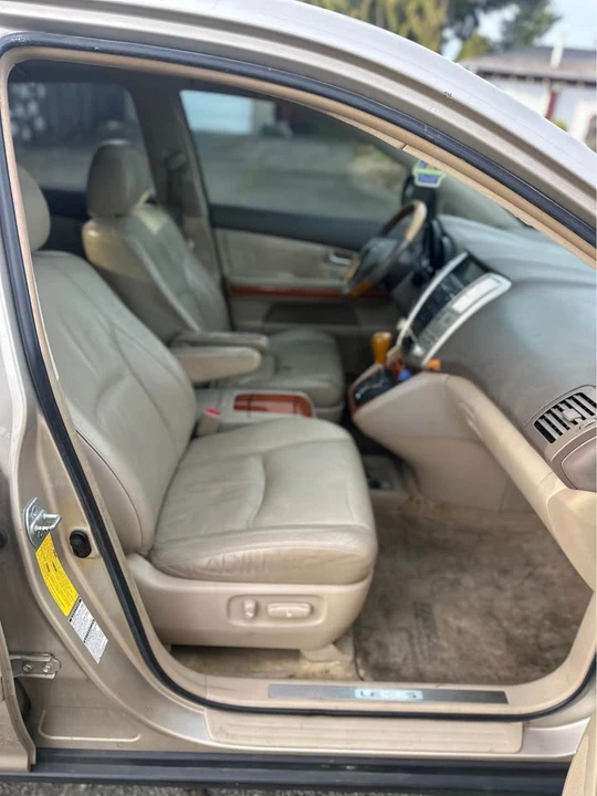 2004 Lexus RX 2nd Gen - Image 7 of 13