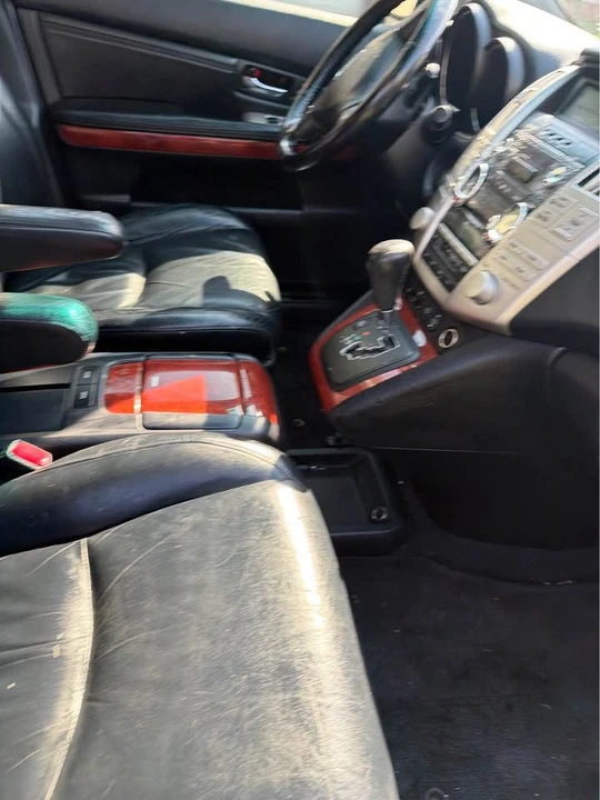 2004 Lexus RX 2nd Gen - Image 9 of 19