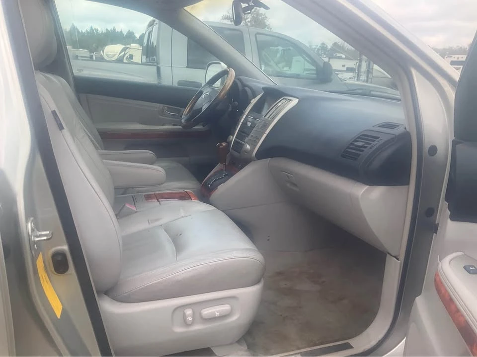 2004 Lexus RX 2nd Gen - Image 8 of 20