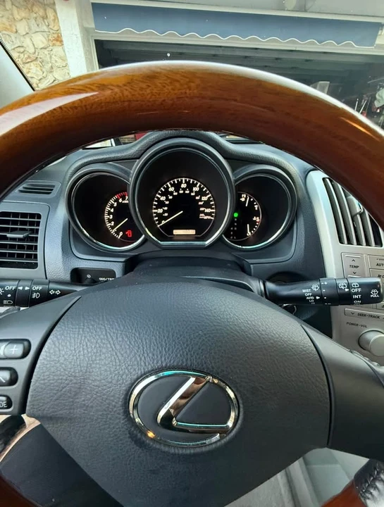 2004 Lexus RX 2nd Gen - Image 10 of 18