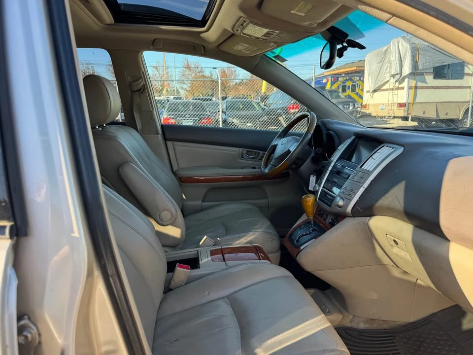 2004 Lexus RX 2nd Gen - Image 6 of 11