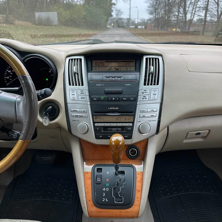 2004 Lexus RX 2nd Gen - Image 15 of 18