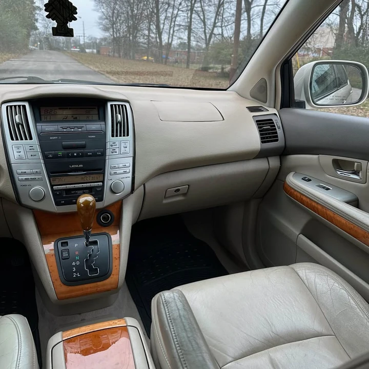2004 Lexus RX 2nd Gen - Image 14 of 18