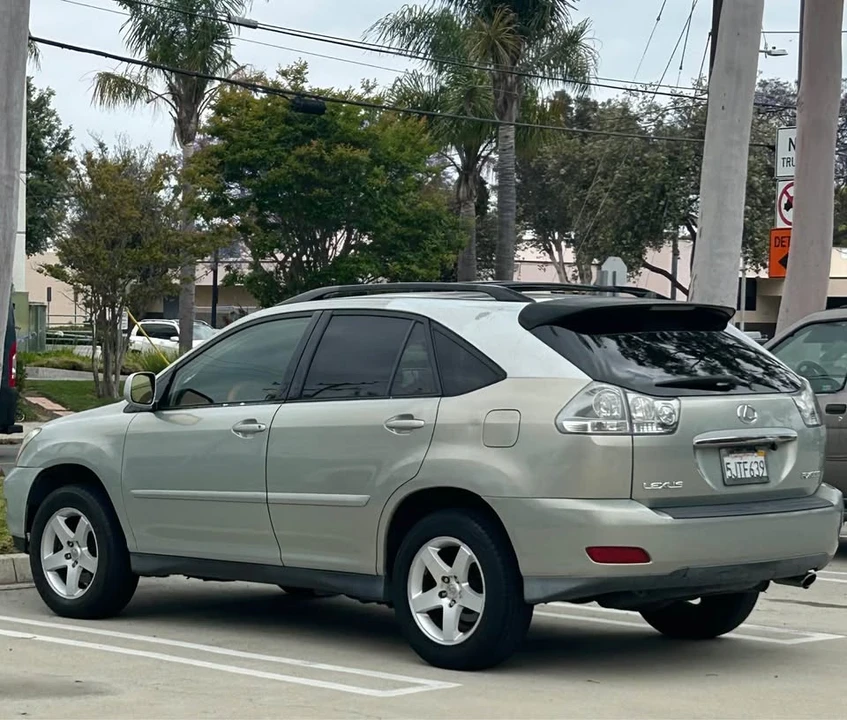 2004 Lexus RX 2nd Gen - Image 2 of 4