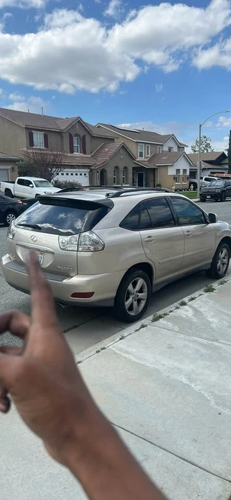 2004 Lexus RX 2nd Gen - Image 2 of 4