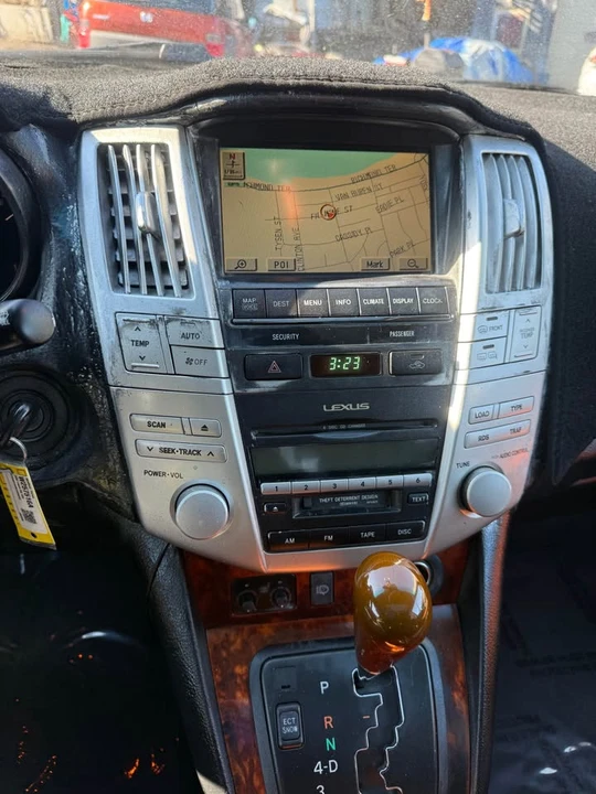 2004 Lexus RX 2nd Gen - Image 13 of 17