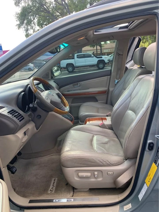 2004 Lexus RX 2nd Gen - Image 5 of 11