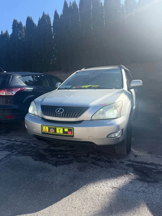 2004 Lexus RX 2nd Gen - Image 4 of 8