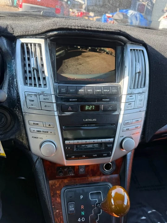 2004 Lexus RX 2nd Gen - Image 9 of 17